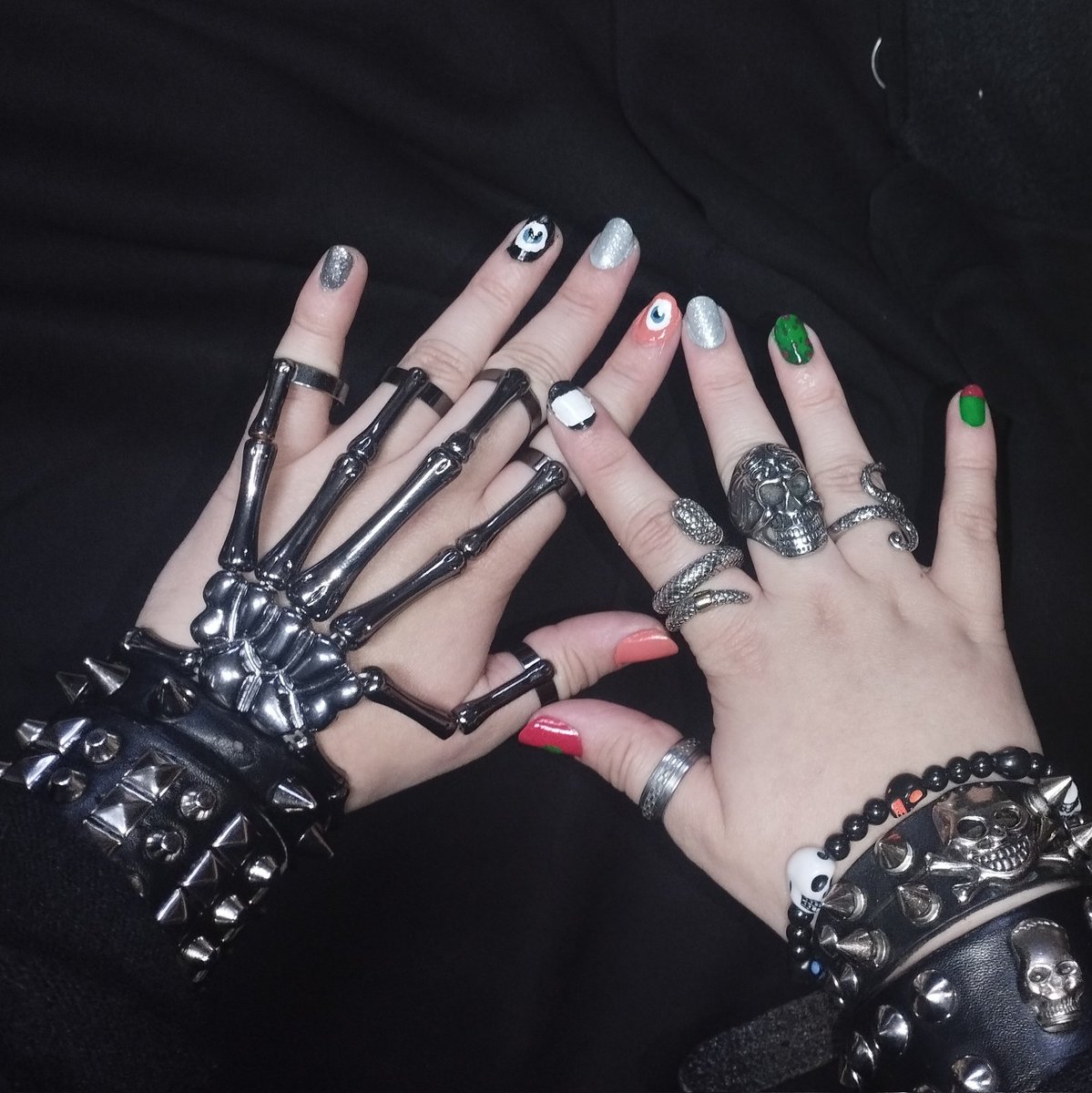 SayloinRiki's tweet photo. Omega Flowey Nails (Remake and remastered versions)
๐บ๐๐ผ๐๏ธ๐ฉท๐โค๏ธ๐ค๐ฉถโค๏ธโ๐ฅโจ
.
#undertale #omegaflowey #yourbestnightmare #finale #multinailcolor #colorfulnails #eyes #cactus #metal #skeletonhand #rings #gothbracelets #emogoth #punk #tomboy #nailart #remake #remastered #newversion https://t.co/mfI1eZDwHj