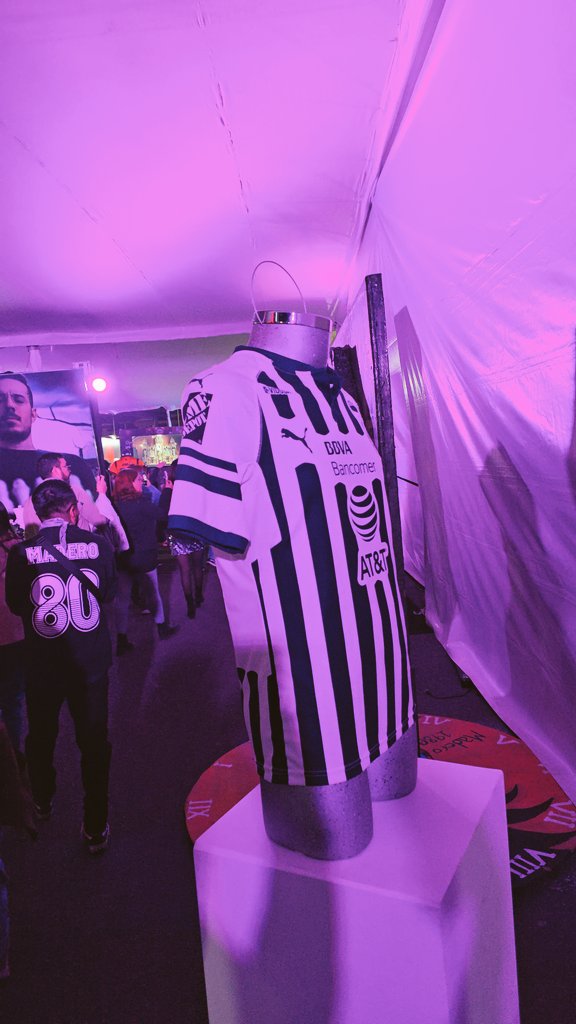 Joss_Chapa's tweet image. De lo primero que veías entrando ayer al Museo de @jose_madero , la playera de los @Rayados del Monterrey
...y la directiva invitando a otros "influencers" que nada que ver cuando este cabrón los lleva en el alma