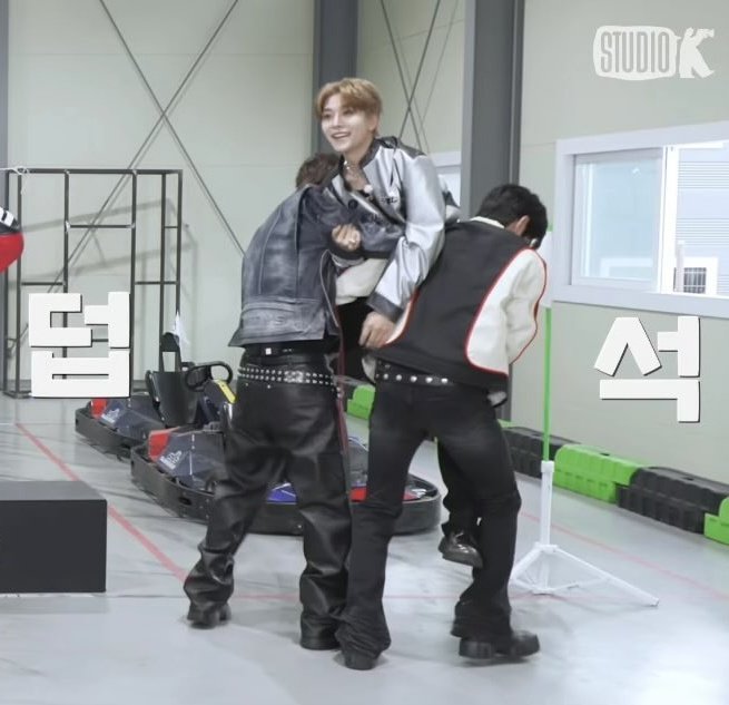 문제발언해서 이렇게끌려가는롱이