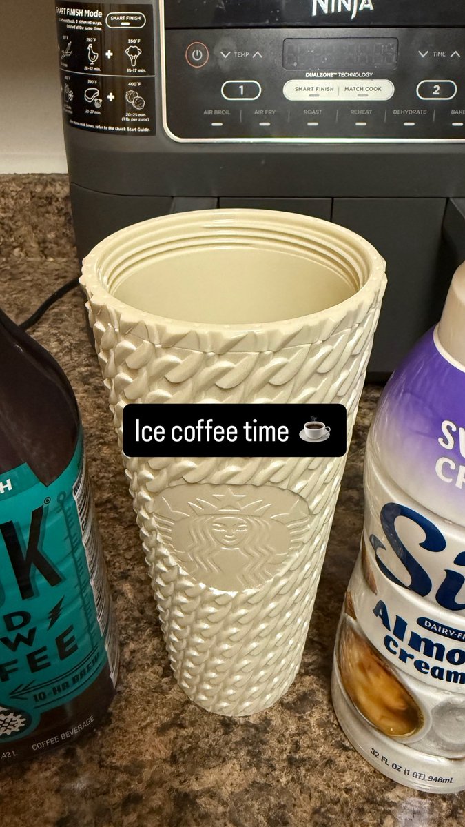#icecoffee☕️ #coffee #starbuckscup #sippin #lmao