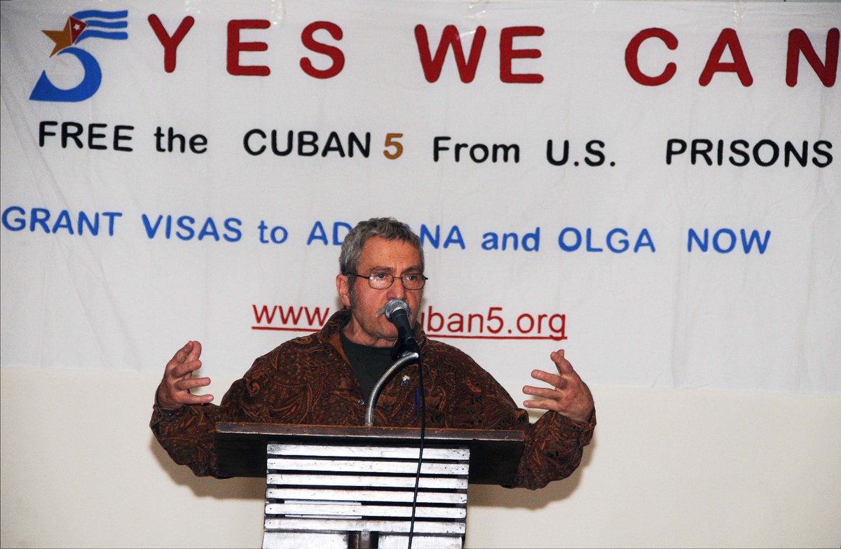 Ha fallecido el destacado historiador e intelectual estadounidense Michael Parenti, una de las voces de ese país que se alzó en defensa de #LosCinco. Expresamos nuestras sinceras condolencias a sus familiares y amigos. 
#Cuba #CDRCuba #MichaelParenti