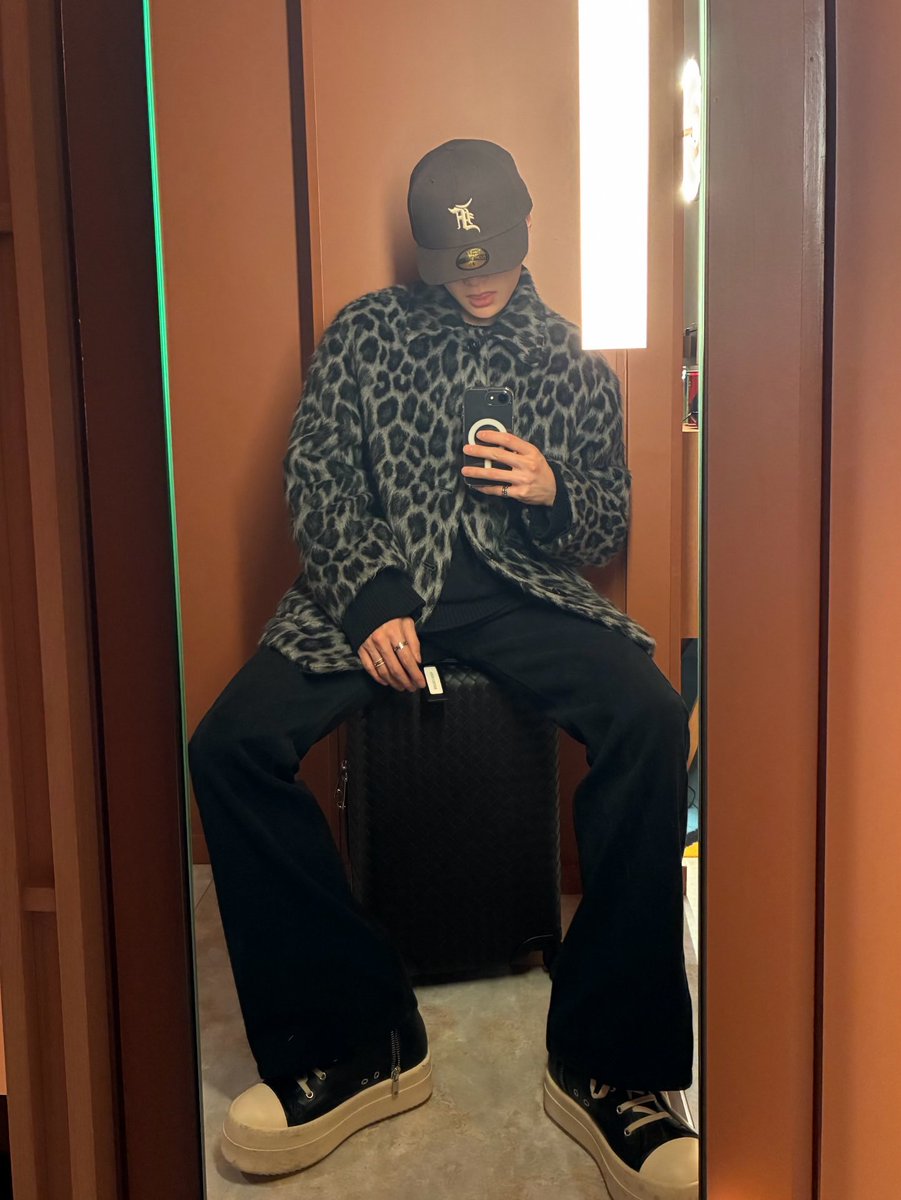 i0001hy's tweet image. So it was a full-day date ???