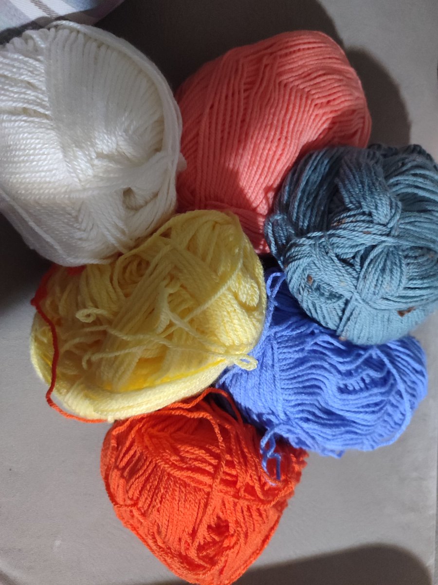 caykoykeceli84's tweet image. Adı çile.. 
Ki ilmeklerinden akar... 
Ördükçe örer çektikçe çekersin.. 
#terapi