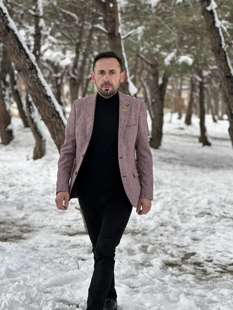 Yusuf’u kuyuda görenler, oradan çıkamayacağını sandı…
Ama bilmediler ki; Allah’ın planı kulun hesabından büyüktür.
Benim arkamdan konuşanlara selam olsun; ben yolumda yürüyorum, siz konuşmaya devam.”