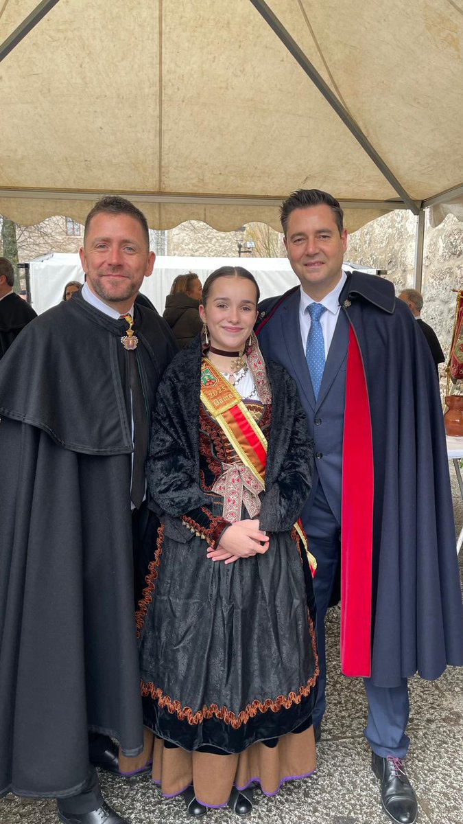 Como cada año celebrando el día del patrón de nuestra ciudad en la mejor compañía.

Feliz día a todos/as los/as burgaleses/as. 

#SanLesmes 🥯