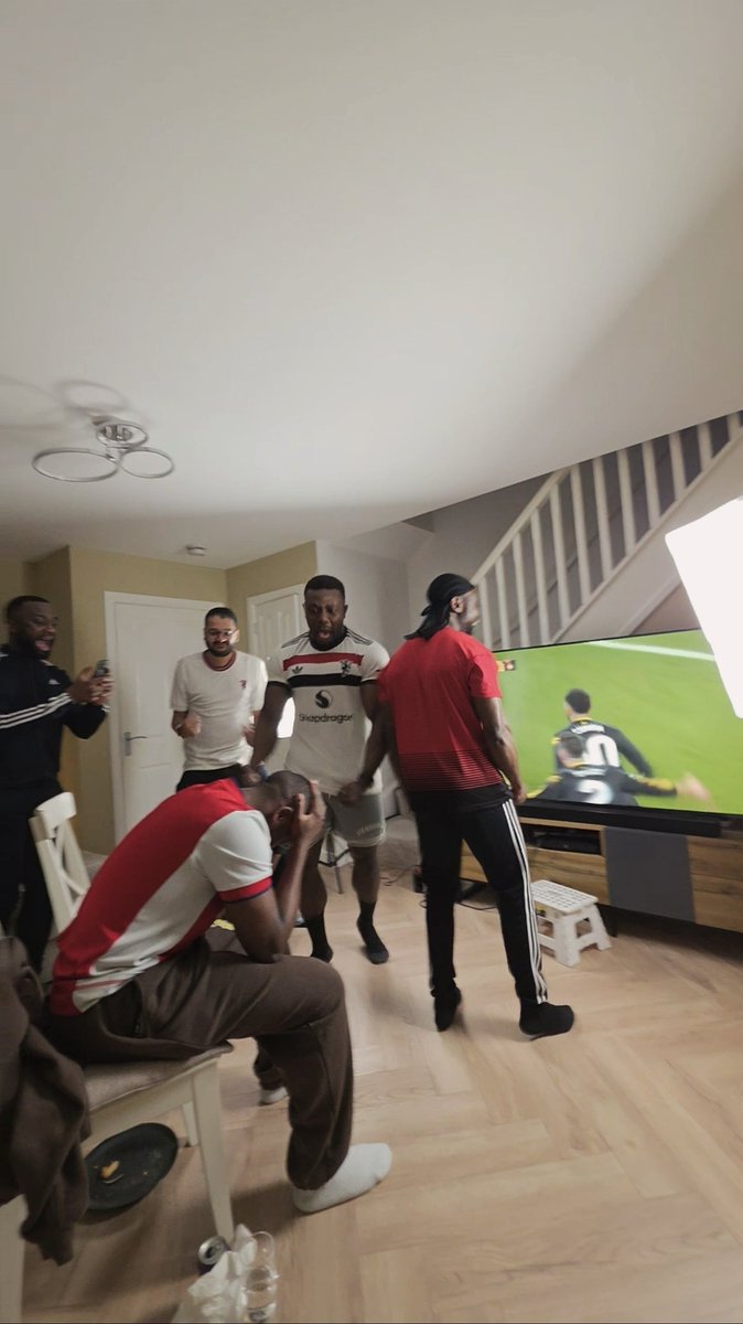 MeetYoComp's tweet photo. A picture tells a thousand words! #ManUnited #Arsenal #PremierLeague https://t.co/DZRCixY1Xd