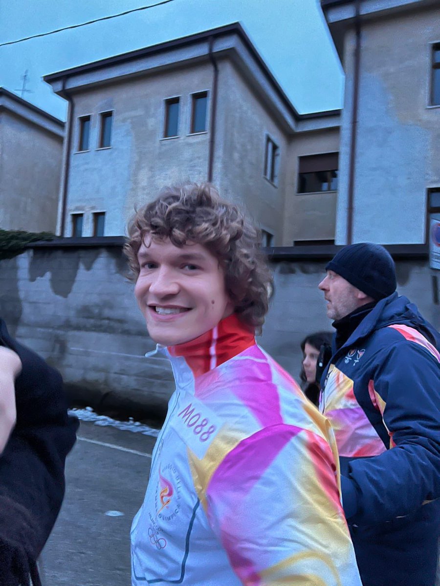 dailyhudcon's tweet photo. sunshine boy 🥹🤍 https://t.co/VFsULJ3IxC