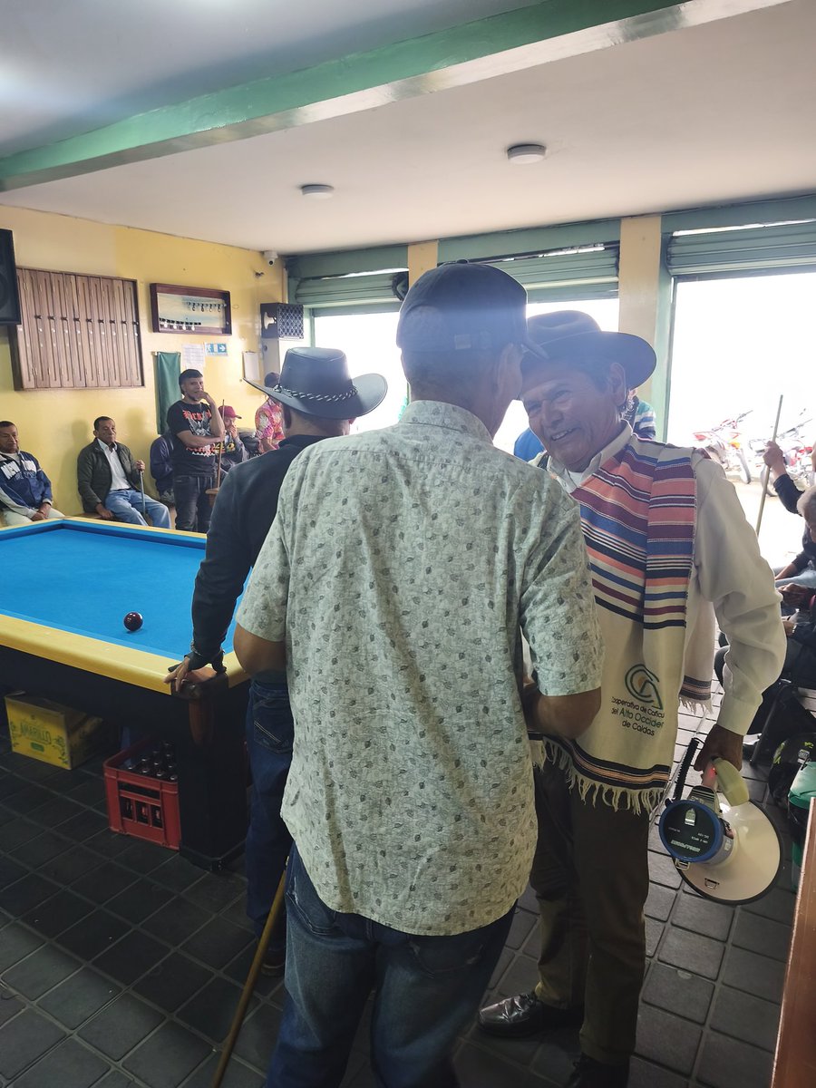 Explicando nuestras propuestas a mis paisanos de Quinchía: Promoveré proyecto de ley para: garantizar recursos en acueductos comunitarios, aplicar aranceles café importado, pensión diferenciada campesinos e indígenas, Coordinadora estatal precios justos. Tarjetón Indigena 202📣🇨🇴