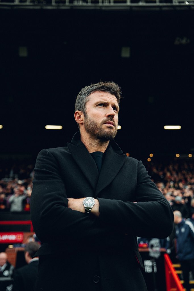 Michael Carrick datang sebagai caretaker tanpa pemanasan.

Debut langsung vs Manchester City (peringkat 2), lanjut minggu berikutnya vs Arsenal (pemuncak klasemen). Dua tim teratas, dua lawan terberat, dalam dua minggu beruntun. Minim persiapan, minim adaptasi, semua serba