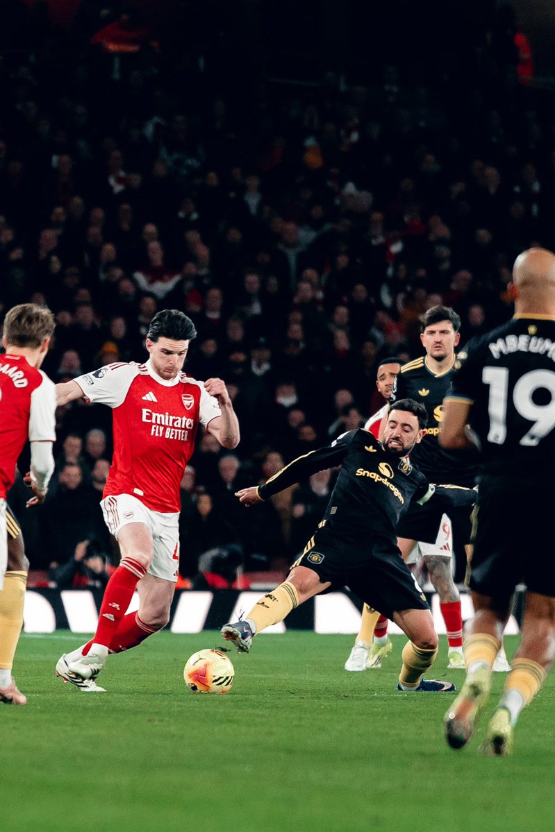 rduben's tweet image. – DURA CAÍDA en el Emirates.
– Un ERROR de Zubimendi cambió todo.
– FIN DEL INVICTO como local.

📺🔥 En 10-15 minutos, iniciamos el STREAM POST PARTIDO de la derrota del ARSENAL ante Manchester United en la Premier League 2025/26.

🔗 twitch.tv/arsenalenameri…