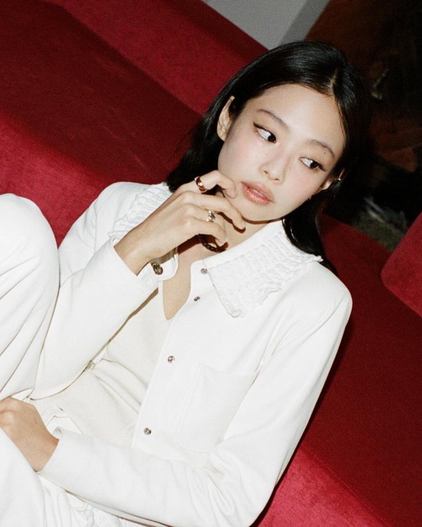 GENIUS9N's tweet image. HISTORY MAKER JENNIE!! Jennie becomes the First K-Pop solo artist in history to spend 300 consecutive days as the Most-Listened K-Pop act monthly, she also ranks the second overall.