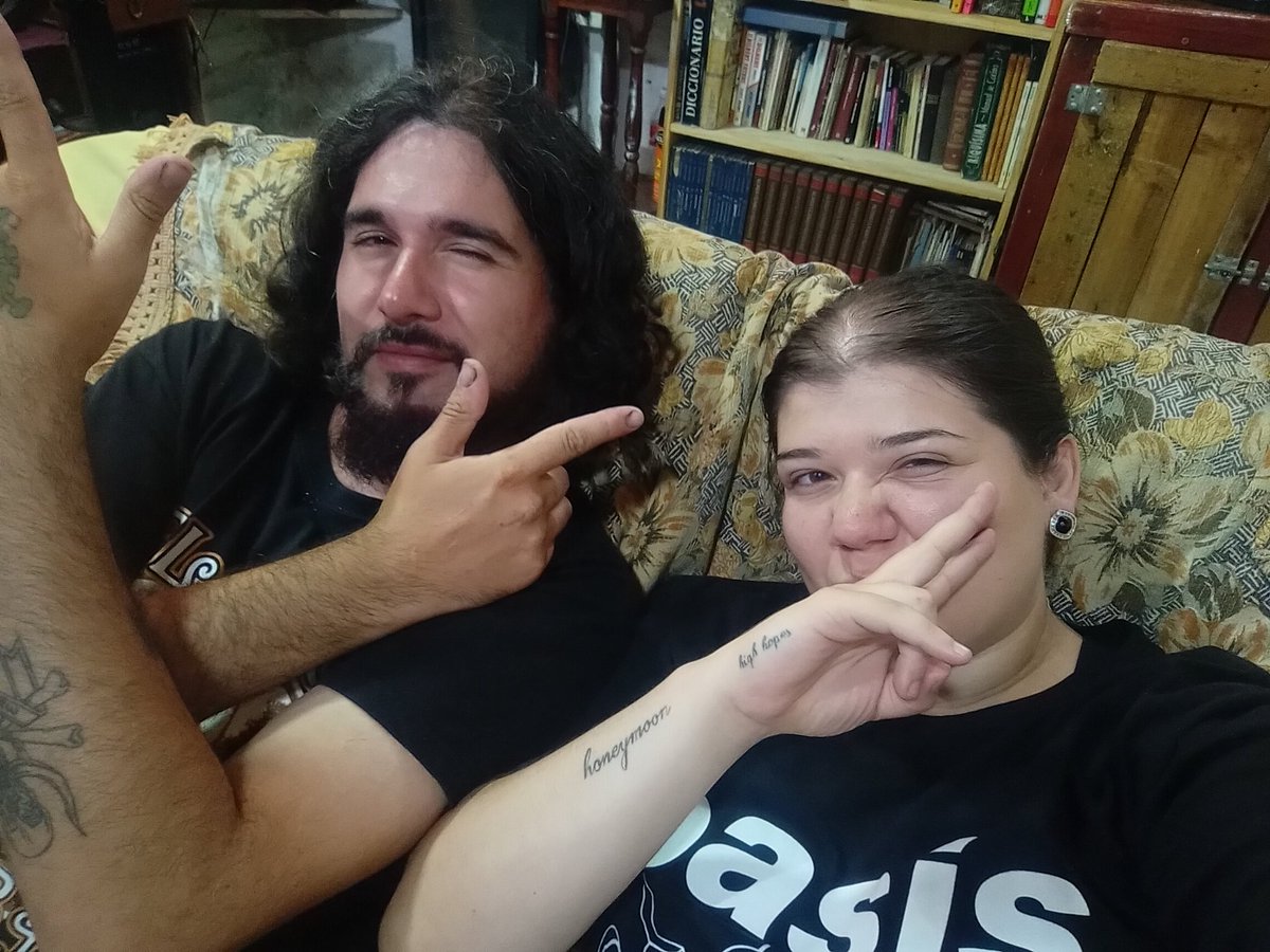 typeoluci's tweet image. yo durante un año: nunca MÁS voy a ser amiga de daniel NUNCA 

yo ayer: