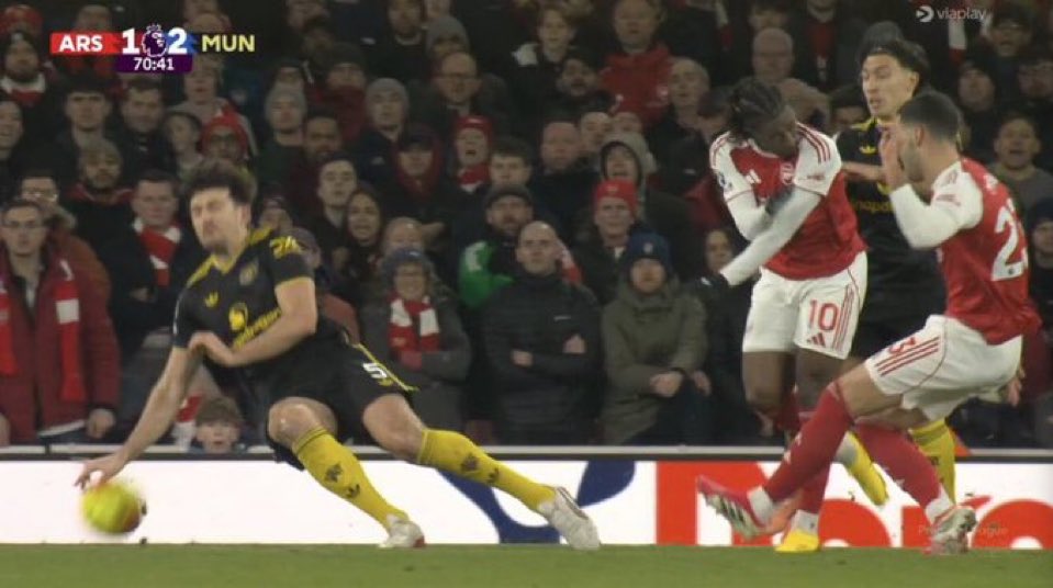 LukeAFC7's tweet photo. No Handball??😳😳 https://t.co/1PDGny39AM