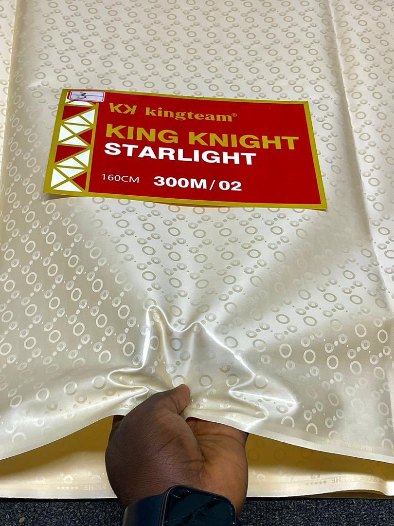 M_ChubadoJR's tweet image. Kindly  RT 🔁 &amp;amp; LIKE PLS

 STARLIGHT 
🏷️ Price:# 5,500 Per yard
☎️Call,DM/WhatsApp
(07068268086)
📍 KANO
Nationwide delivery

Repost 🔁 PLS