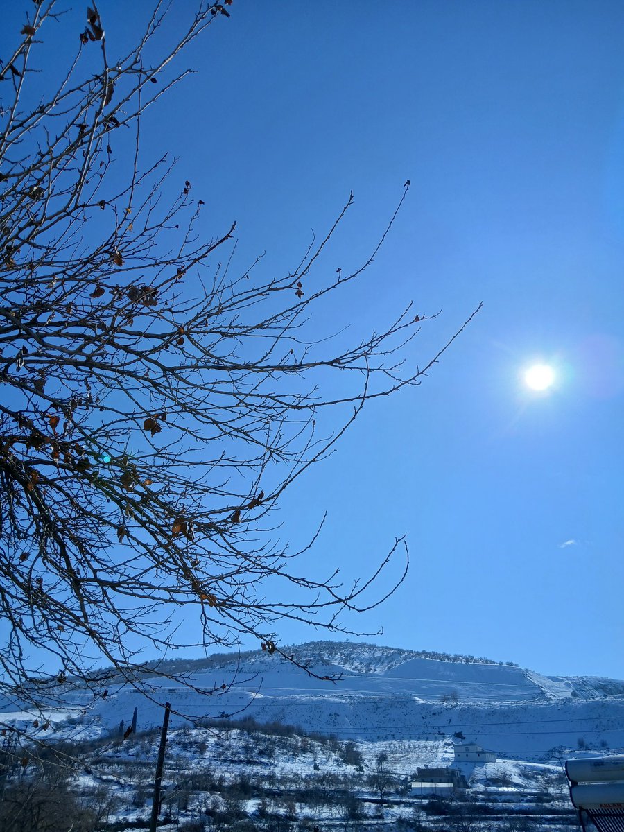 Umudu sulamaktan hiç vazgeçmedik, baharı da en sıkı biz kucaklayacağız...
❄️🤍