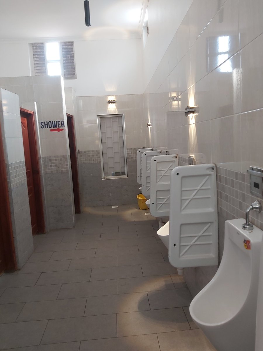 wakimanii's tweet photo. i could not believe that this is a public toilet made by @KURAroads , keep it up. https://t.co/MPrFKw5nMV
