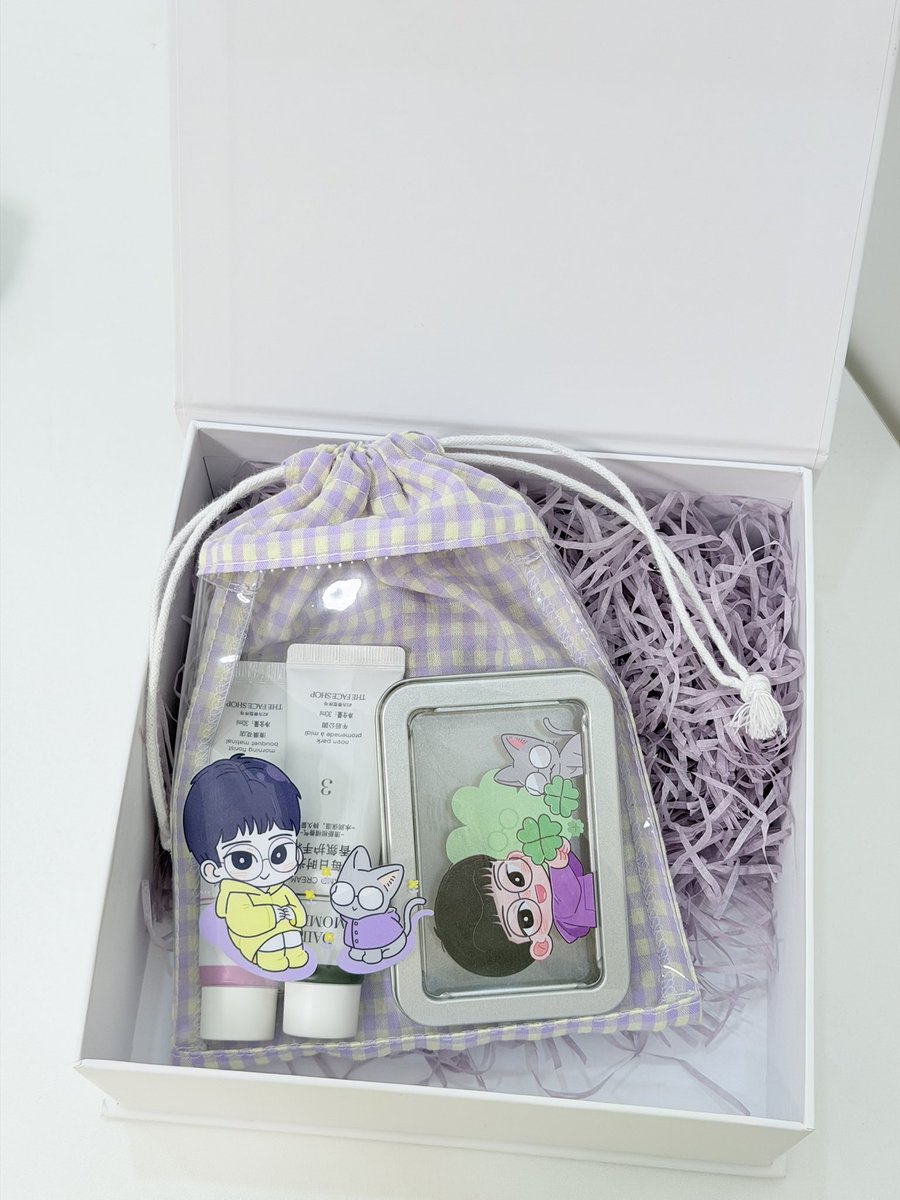 この巾着袋、めっちゃ可愛い！見るたびに、好きな小物を入れたくなっちゃう…そして、会う人みんなに自慢しちゃうくらい、ほんとに便利で可愛いんだよね🥹💖