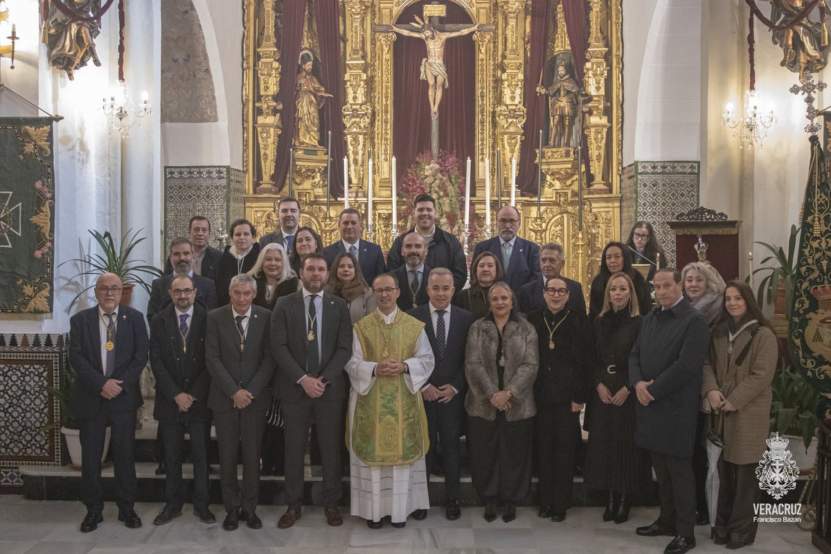 🟢 #SoyDeLaVeraCruz 👉 A nuestra Solemne Función Principal de Instituto han asistido las distintas Hermandades y Asociaciones Religiosas de la Parroquia de Nuestra Señora de las Nieves, así como Autoridades Civiles y Religiosas, junto a representantes de la <a href="/ConfratVeraCruz/">Confraternidad de la Vera Cruz</a>.