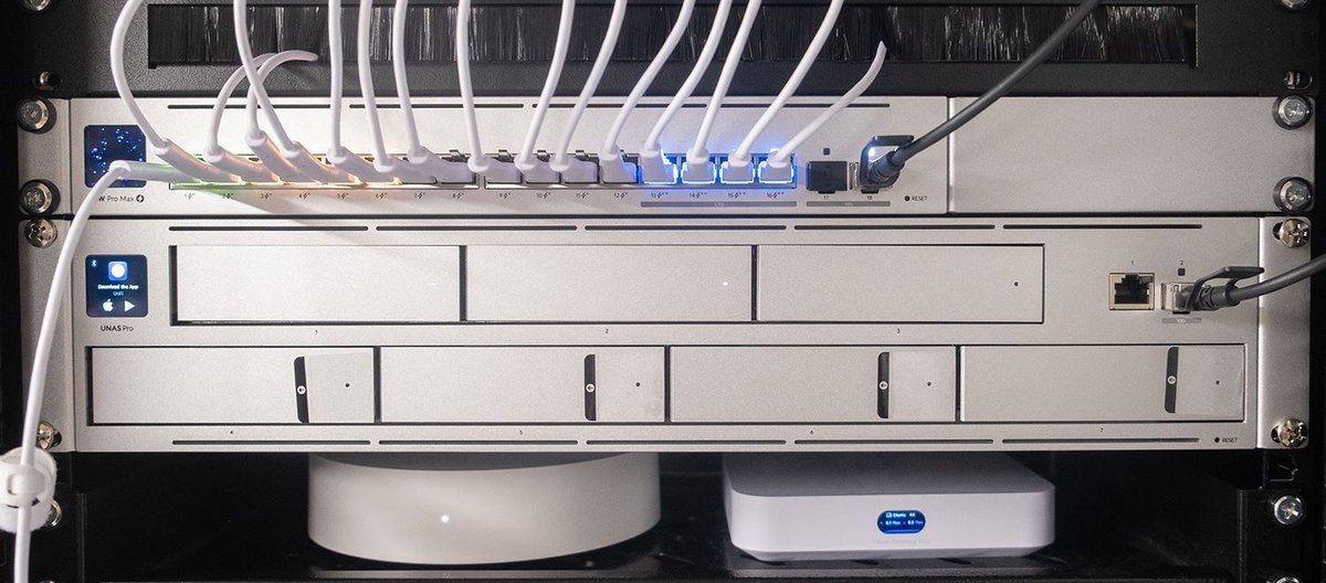 Nouvel article sur le blog 🔔 

550€ pour un NAS 7 baies avec du 10G ? C'est ce que propose #Ubiquiti avec le UNAS Pro. Test complet après 6 mois d'utilisation (et comparaison avec Synology) 

antoineguilbert.fr/test-unas-pro-…