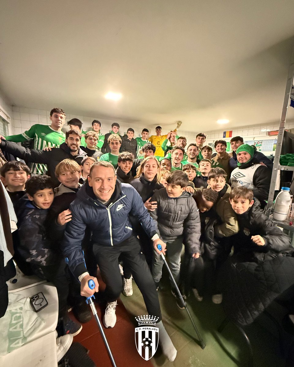 ⚽️🔥 PRIMERA VICTÒRIA DEL 2️⃣0️⃣2️⃣6️⃣ AL MUNICIPAL!

💥 Tres punts més al sarró… i davant del LÍDER!

✨ Partidàs de l’equip amb molt bon joc  i el Municipal xalant de valent!

💪 ORGULL D’EQUIP! A seguir així!

#3RFEF #FutCat #SomPeralada #cfpvictòria #OrgullXampanyer 💚⚔️