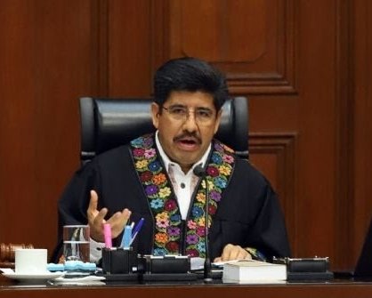 GuacamayanLeaks's tweet image. La @SCJN gastó 25 millones (con IVA) en las 9 camionetas blindadas Grand Cherokee, cada camioneta costo 2 millones 835 mil pesos.
Además las contrataron con una empresa acusada de corrupción y de inflar precios.
No son iguales, son peores.