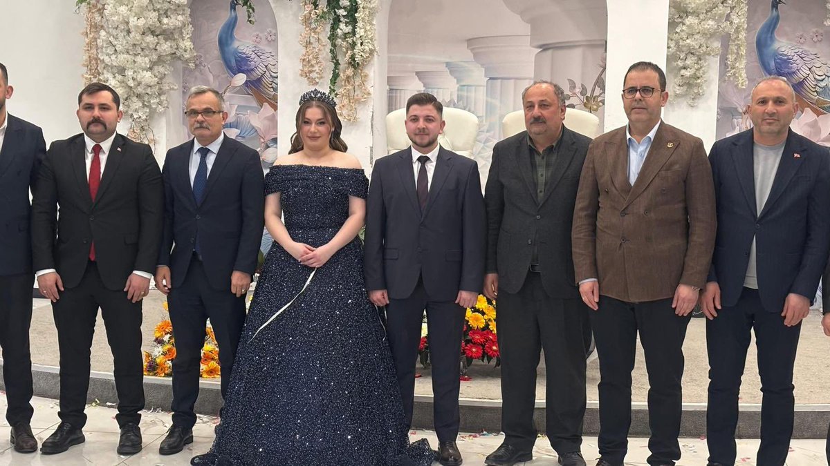 BBP İl Başkan Yardımcımız Sayın Muharrem Evcin’in kıymetli kızı Burcu ile Sezgin Deveci’nin oğlu Erkan, nişan merasimiyle evlilik yolunda ilk adımı attı; genç çiftimizi tebrik ediyor, Burcu ve Erkan’a bir ömür boyu mutluluklar diliyorum. Rabbim yuvalarını huzurlu ve mutlu etsin.