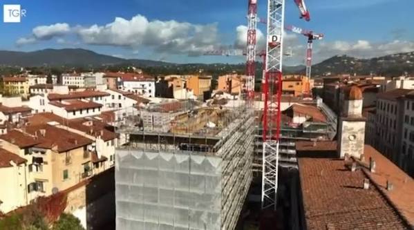 LIMEN_it's tweet photo. Un altro"cubo nero" in via San Gallo a Firenze, controverso progetto di trasformazione dell'ex ospedale militare in un resort di lusso, contestato per l'impatto urbanistico e paesaggistico. Il cantiere prevede una torre di 23 mt. Urbanistica contrattata nel Centro storico. https://t.co/SOnOvOV8aK