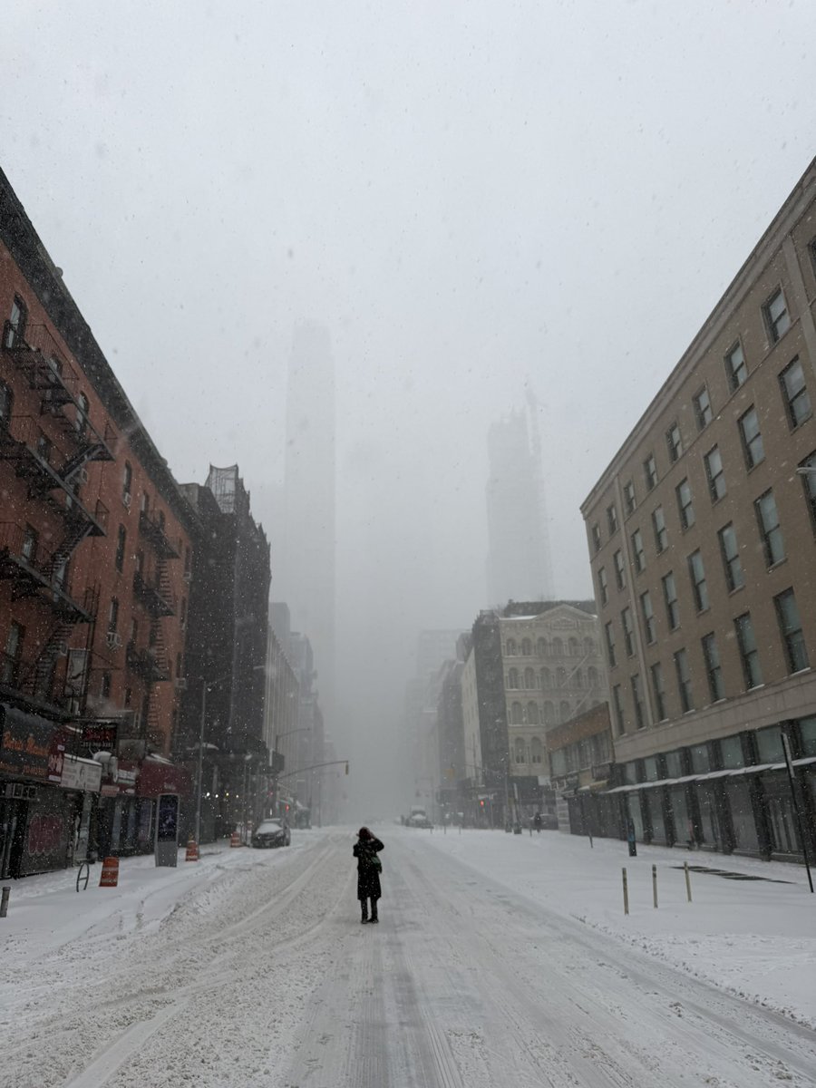 jesskcoleman's tweet photo. Hot take: What makes NYC so beautiful in the snow is that cars (and noise) virtually disappear. https://t.co/XmxJrB1DbY