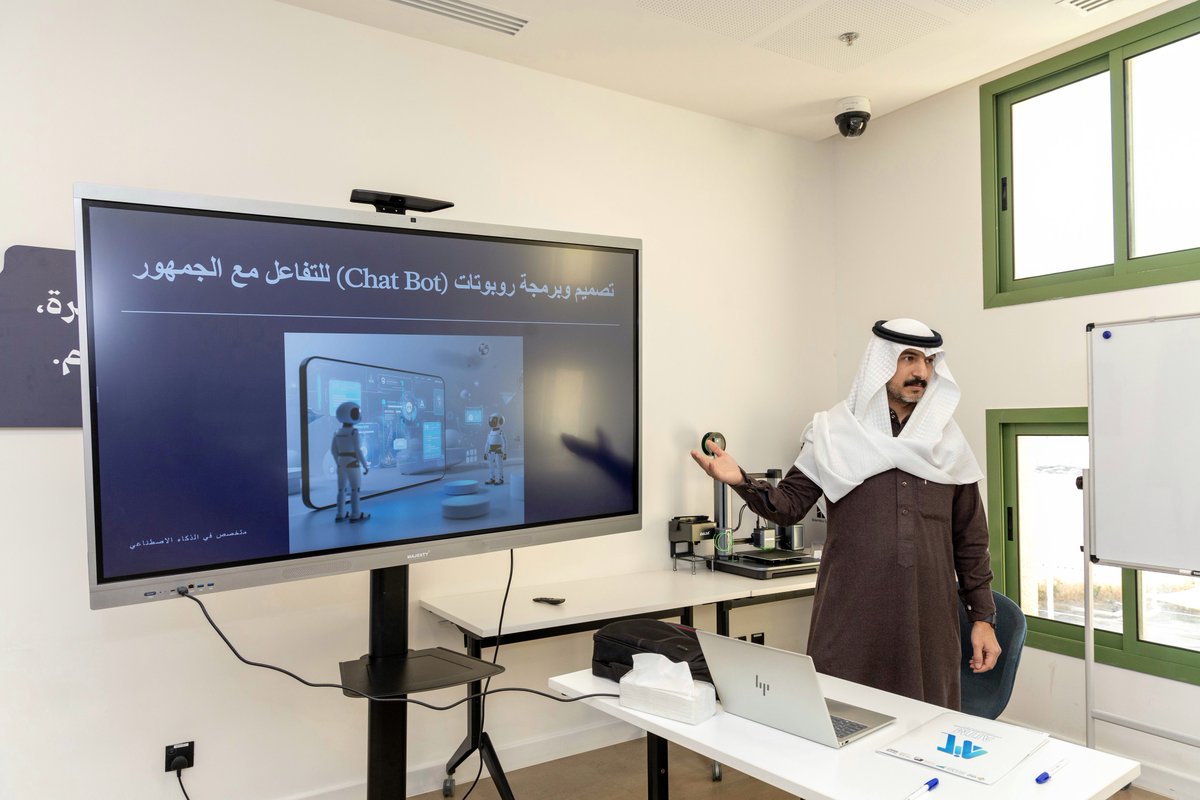 اختُتِمت اليوم ورش عمل «صحافة الذكاء الاصطناعي في الإعلام السياحي» وسط حضور من المهتمين، بعد ثلاثة أيام من التدريب العملي تَعَرَّف خلالها المشاركون على أدوات التحليل الذكي، وتقنيات تحرير المحتوى، وأساليب توظيف الذكاء الاصطناعي في الإنتاج الإعلامي السياحي.