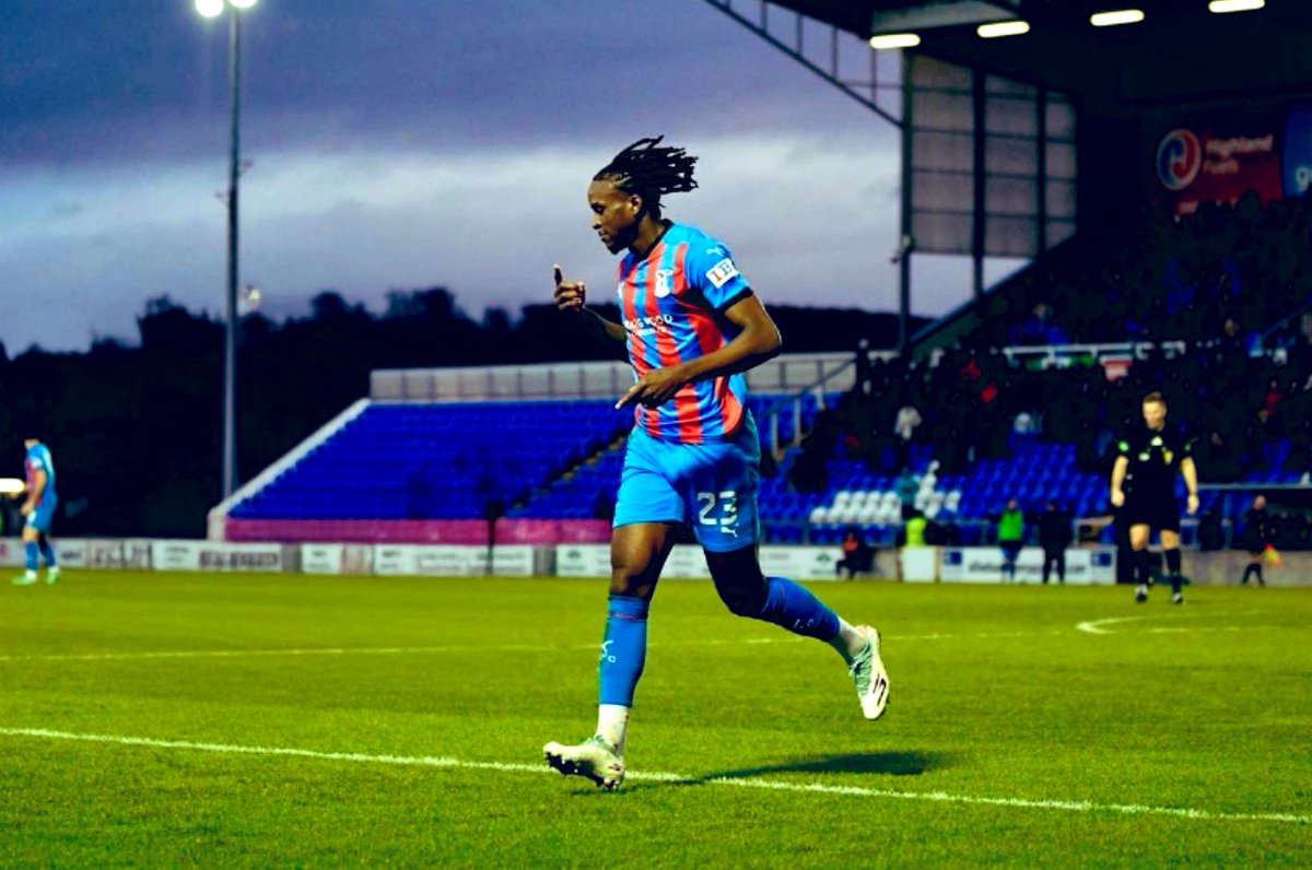 The_Thirty_'s tweet photo. Chanka Zimba is having some debut season in Scotland.

15 goals already including a hat trick for Inverness, and his goals have directly earned 7 points in the league so far.

His brace at the weekend inspired a 3-1 win to keep Caley top of the league 🔴🔵 https://t.co/w8QiSWlV2t