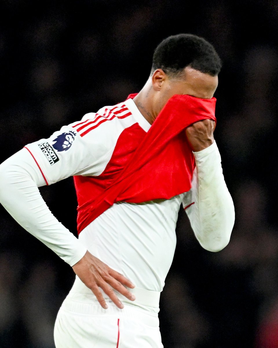 brfootball's tweet image. Arsenal's loss against Man Utd:

▪️ First L at home this season in all comps
▪️ First L after scoring the opening goal this season
▪️ First time they have conceded three since December 2023

A rough night for the Gunners 🫥