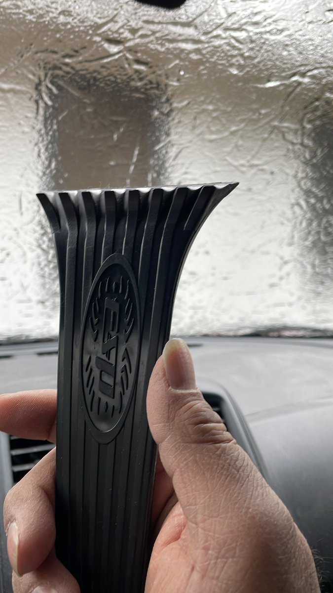 Forrestthe3rd's tweet photo. C’mon people, it ain’t rocket science! Step up your game! #icescraper https://t.co/RFbvtnYVC8