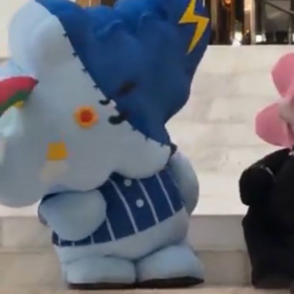 ใครบอกน้องสไมล์หลานย่าเป็นเสือผู้หญิง คือนำเข้าข้อมูลเท็จในระบบคอมพิวเตอร์มาก นางเป็นแค่เชาเชาเด็กกลิ้งไปกลิ้งมาไปวันๆอะ ตัวเท่าเม็ดถั่วเขียวด้วยซ้ำ จะไปหักอกสาวที่ไหนได้ 😢🌩️🩵