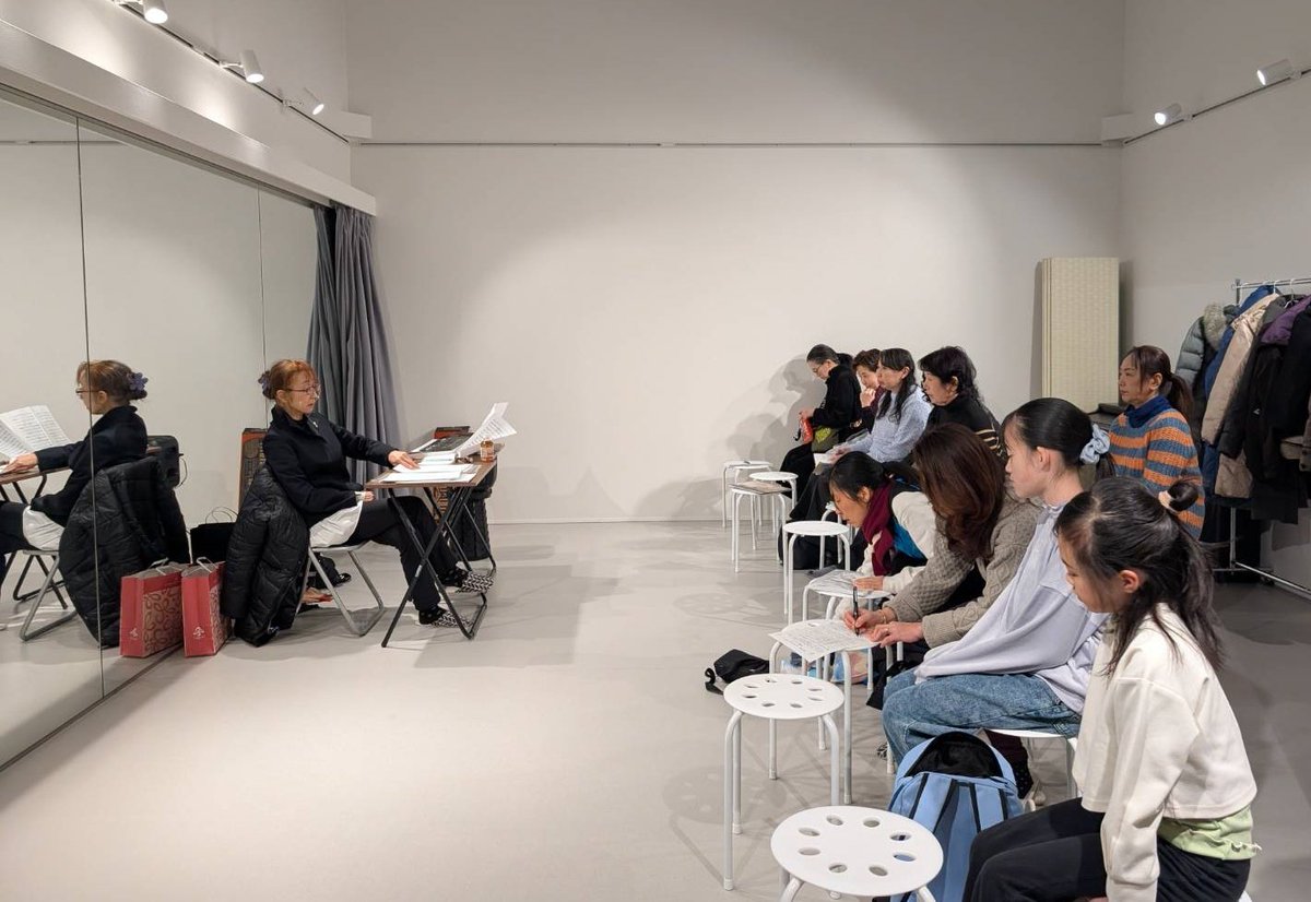 #若葉ひろみ より
2026年西小山スタジオ、ワークショップ始まりました!!
2027年夏にスタジオ発表会に向け作品は、参加者に任せる事に、、
#ワークショップ
#スタジオ発表会　
#宝塚
#しながわジェンヌ