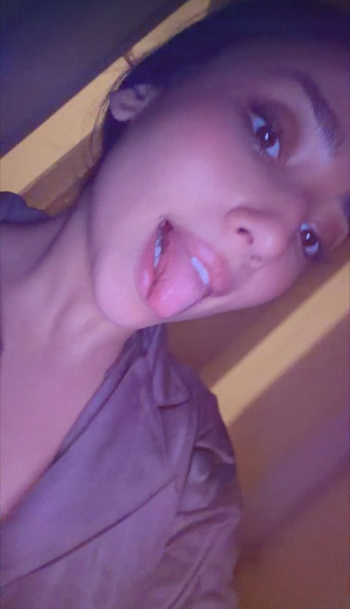 MRF_Queens's tweet photo. Chocoh c'est grave comme elle est magnifique. 🤯
#Chocoh #Youtube https://t.co/TDT6eHOnAV