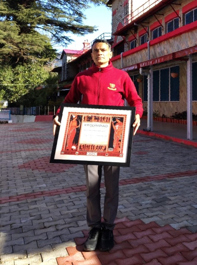 It was indeed a privilege and an honour for OG to receive a replica of 1928 and 1932 Olympics (Hockey winner) certificate of Sh. Broom Eric Pinniger, who represented India in hockey and happened to be an Oakgrovian, by his grandson today.