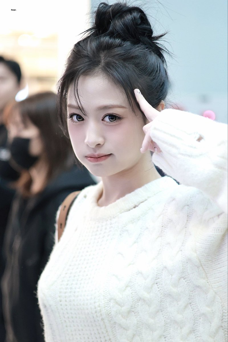 Ahyeonjunr's tweet photo. ㅤ

     ─────── ୨ৎ ───────
     today  was  nice  ,  i  caught  up  with 
     a  friend  i’ve  been  meaning  to  &amp;&amp; ྀི
     we  enjoyed  it  a  lot  .ᐟ  i  wanna  hang
     out  with  her  more  𓈒 she’s  very  funny

ㅤ https://t.co/4vajEe58vN