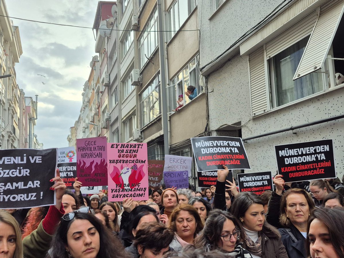 aralikfeminist's tweet photo. Durdona Khokimova Ümraniye'de öldürüldü, bedeni parçalara ayrıldı ve Şişli'de çöp konteynerinde bulundu. 
Katilleri cani değil, hasta değil sadece erkek. 
Erkekler kadınları öldürebiliyor çünkü biliyorlar ki iyi hal indirimi var, infazla afla dışarı çıkma ihtimalleri var. https://t.co/ieySuwRLF6