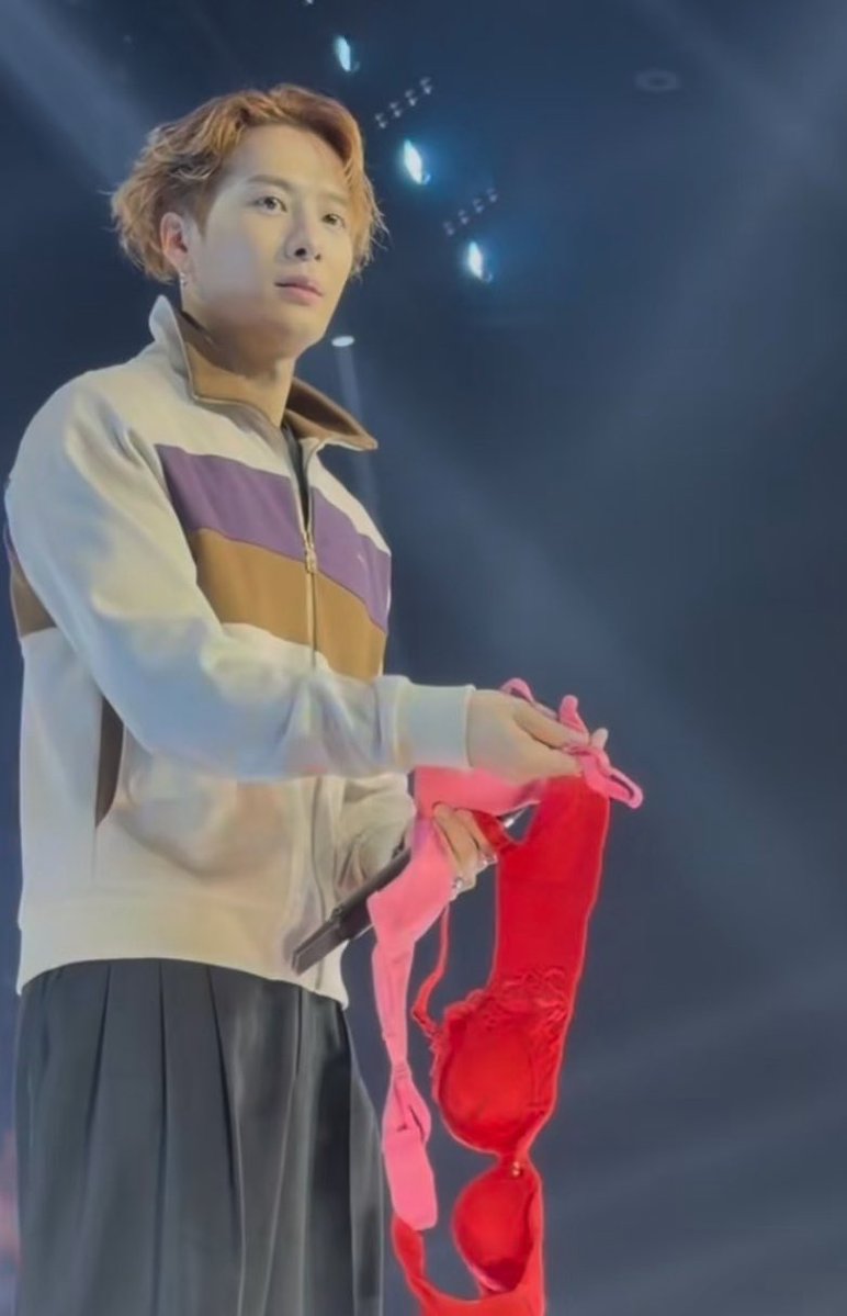 jiaerjaaan's tweet image. same guy btw