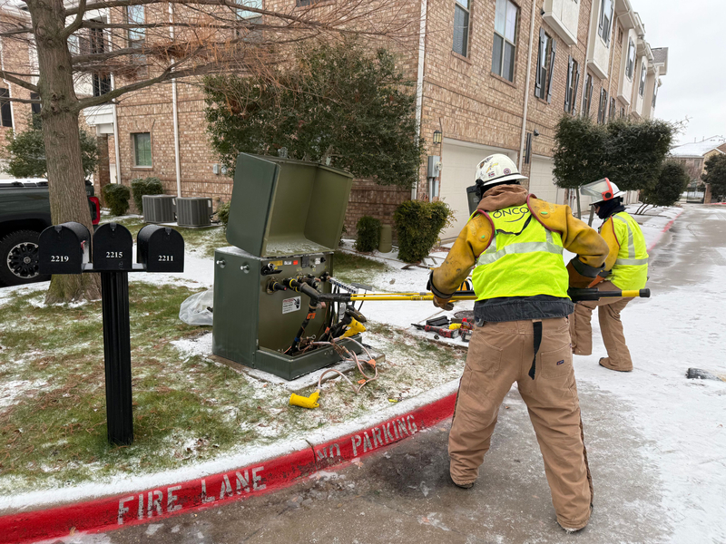 oncor's tweet photo. Sunday Morning, January 25, 2026 - Oncor Teams Fully Engaged as Second Round of Winter Precipitation Impacts Service Area ➡️ https://t.co/8MLrcFcYLw https://t.co/1qa31mzc9m