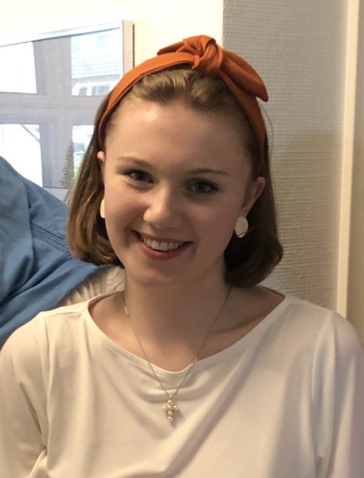 Im Gedenken an Ann-Marie Kyrath 🕊️
ermordet am 25. Januar 2023 in einem Regionalzug, von einem staatenlosen Palästinenser, der niemals hätte in Deutschland sein dürfen. Trauer und Wut!