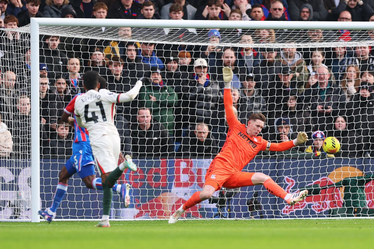 So, so special from Estevao 💫

The teenager drives forward from the halfway line and finishes on his left foot to give <a href="/ChelseaFC/">Chelsea FC</a> the lead at Selhurst Park