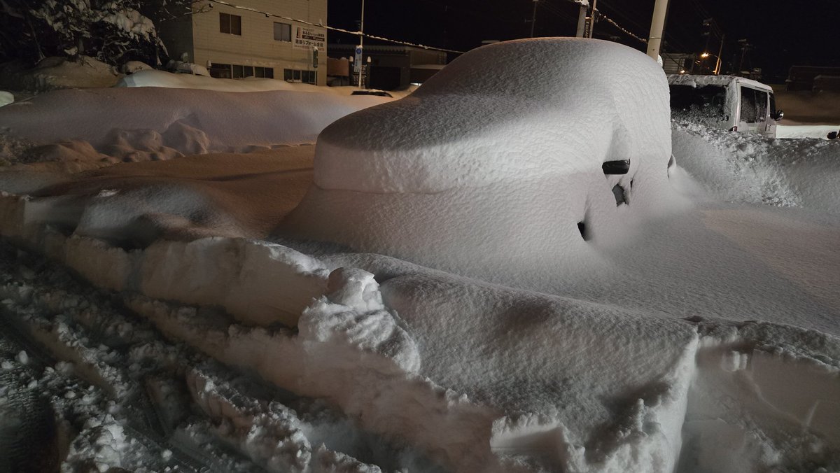 ReadRowm's tweet image. 本日の北海道

雪かき疲れた…
朝まで降るなよ…降るなよ…