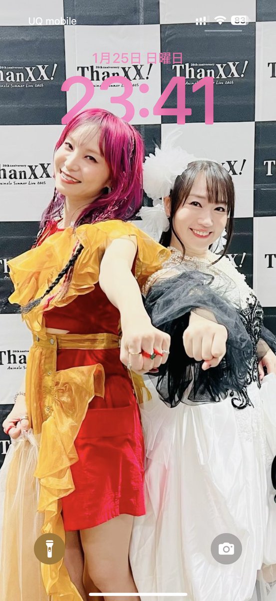 うちの子たち(左)LIVE VISONお疲れ様
ゆっくり休んでおくれ

通常壁紙モード(右)に戻します！