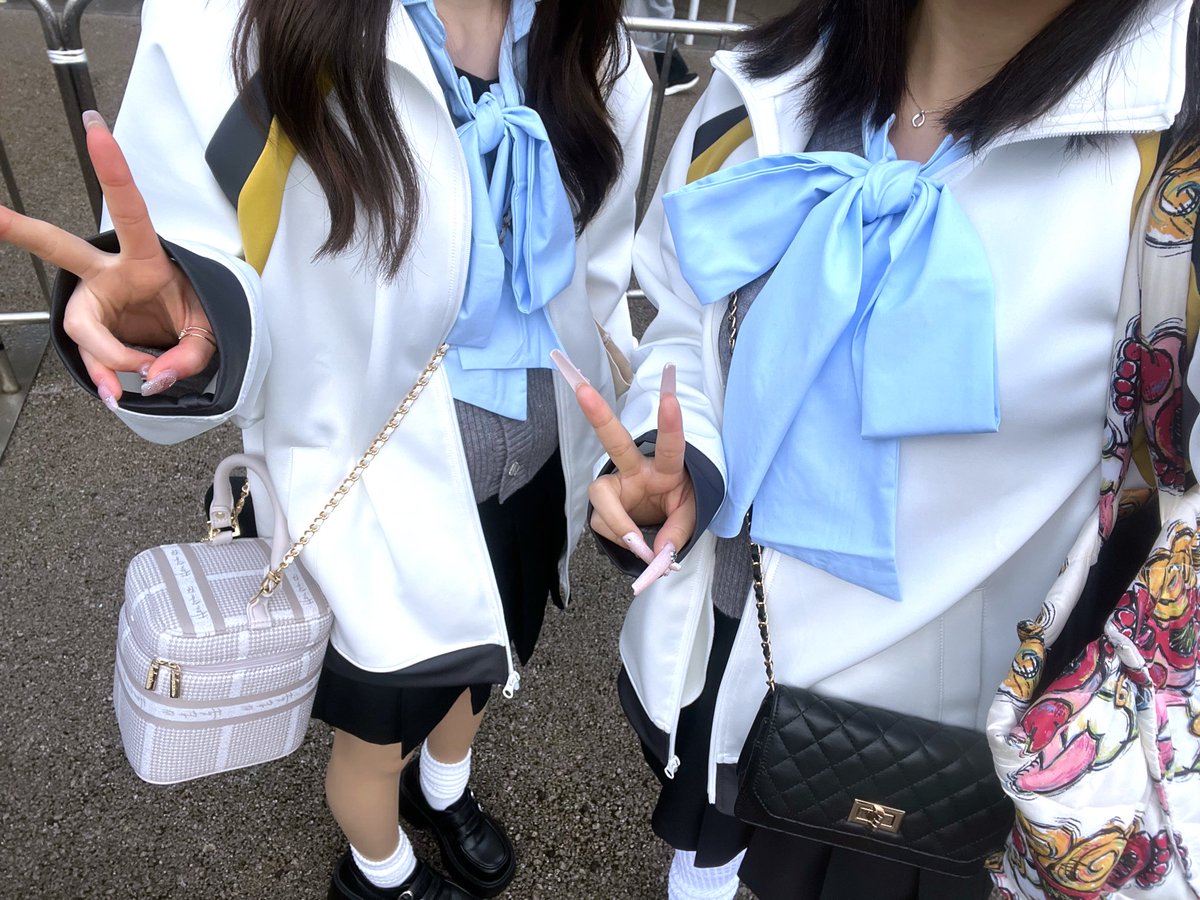 な♡ tweet media