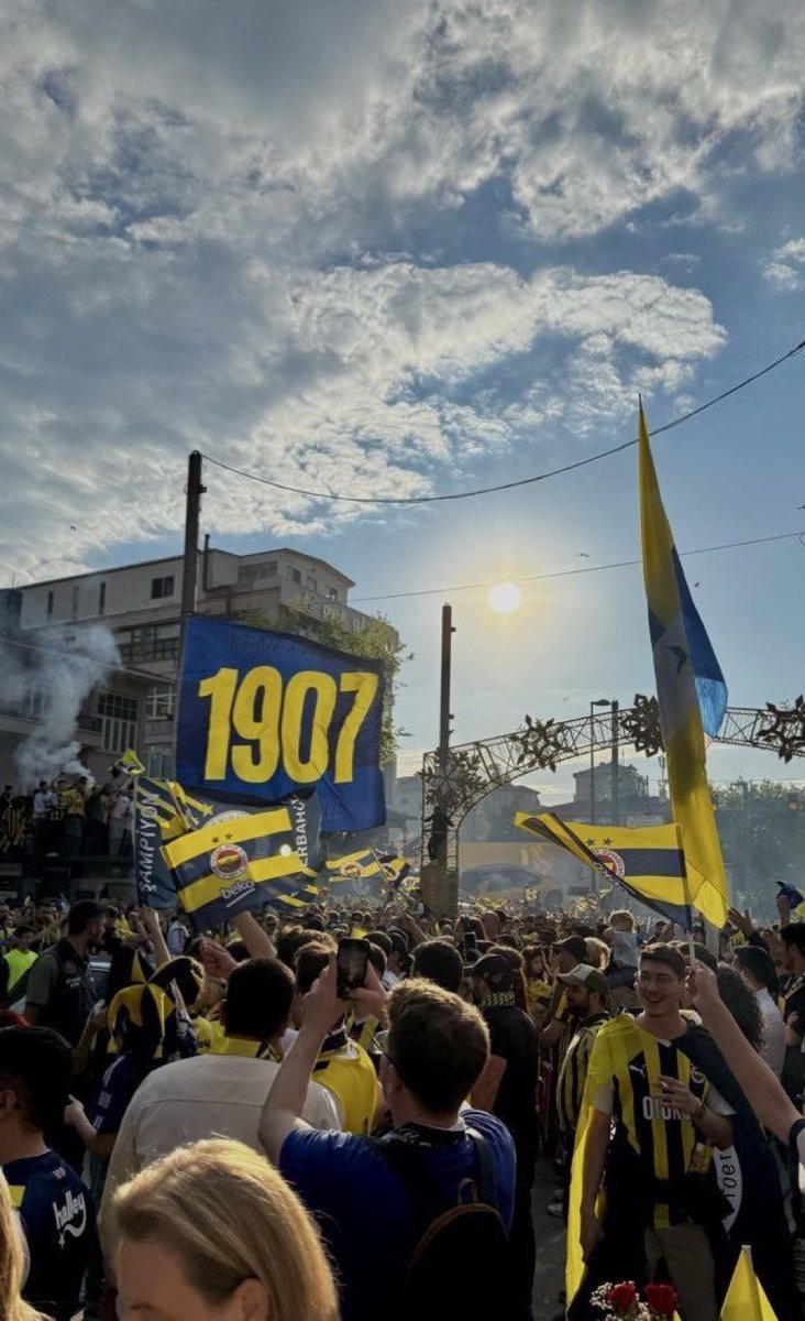 🔥 Sosyal medyada güçlü olmak zorundayız bu post altında herkesi takipleşmeye davet ediyorum.

#FenerinMaçıVar 

#FBvGÖZ