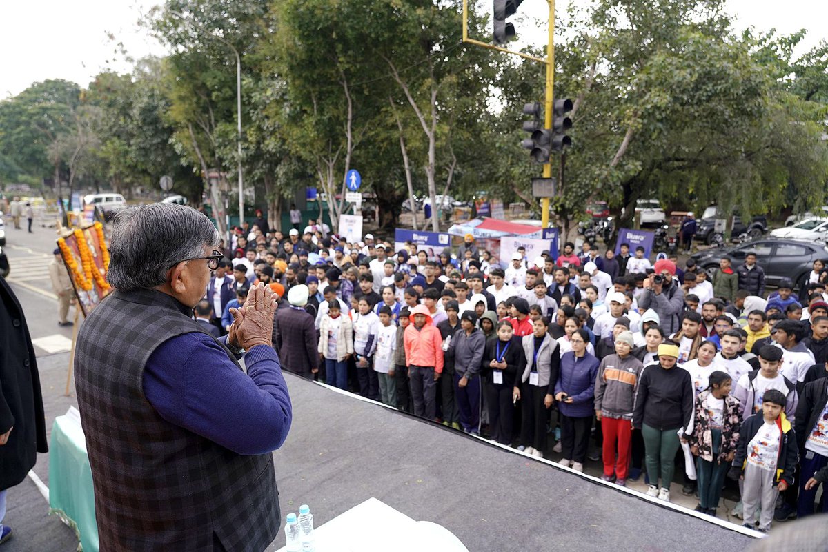 ABVPVoice's tweet photo. ABVP Chandigarh successfully organized the “Run for Viksit Bharat” at Sukhna Lake, Chandigarh. The event was graced by the august presence of the Hon’ble Governor, Rajya Sabha Member of Parliament Shri Satnam Singh Sandhu, and ABVP National Secretary Shri Aditya Takiar, who motivated the youth towards the vision of a Viksit Bharat.