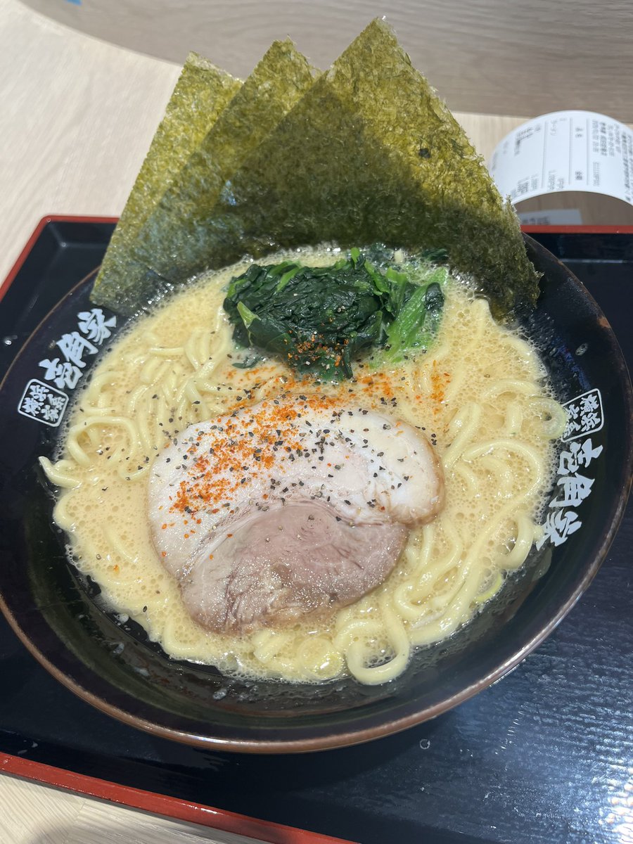 100tamesan's tweet photo. 最近投稿できてない！
元気です！成田空港で食べた壱角家 https://t.co/WARok9R5W4