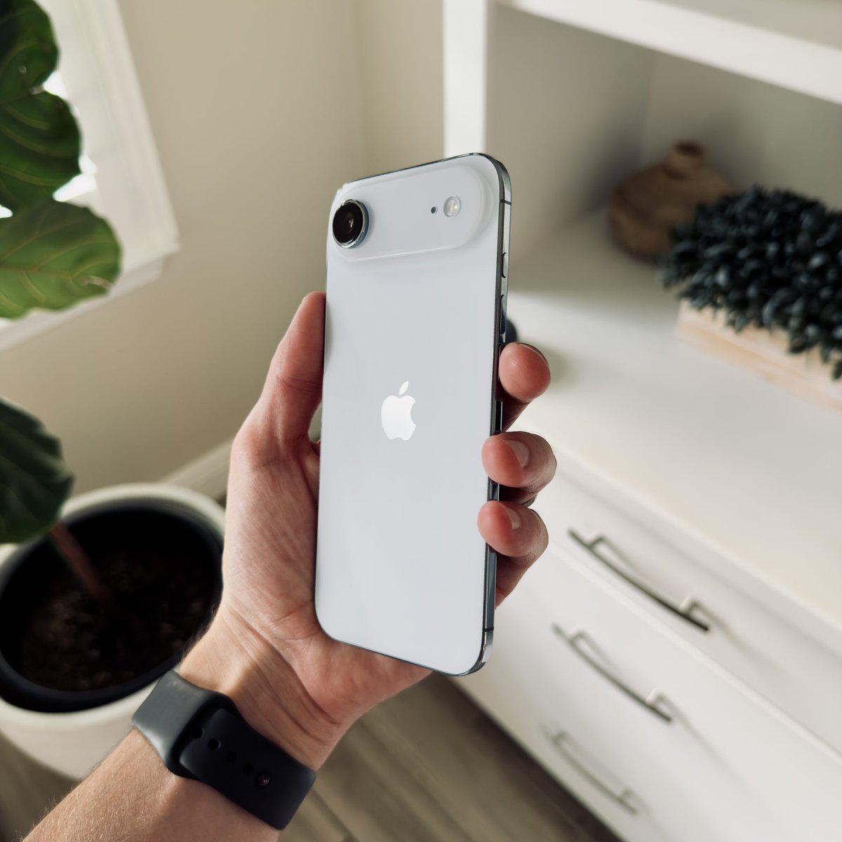 andrewjclare's tweet photo. iPhone Air is something else 😮‍💨 https://t.co/6o0etgfcVT