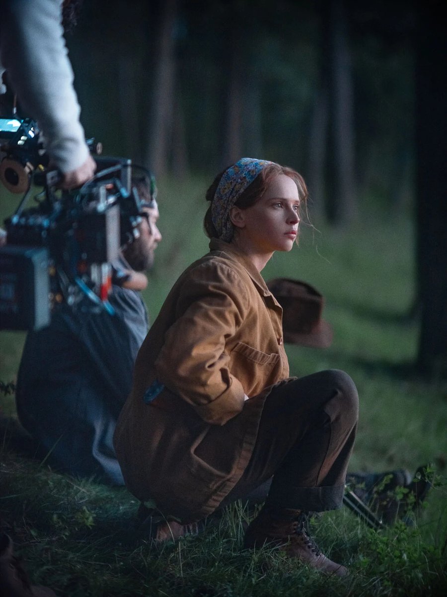 Felicity Jones France tweet media